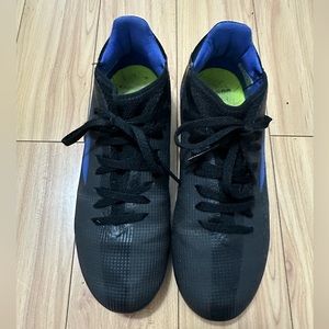 VGUC Addidas kids soccer cleats
